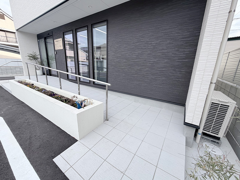 入口（スロープ）